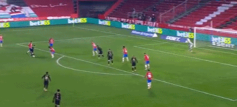 TA：怒火掩盖不了球队现实，莫耶斯面临的难题堆积如山