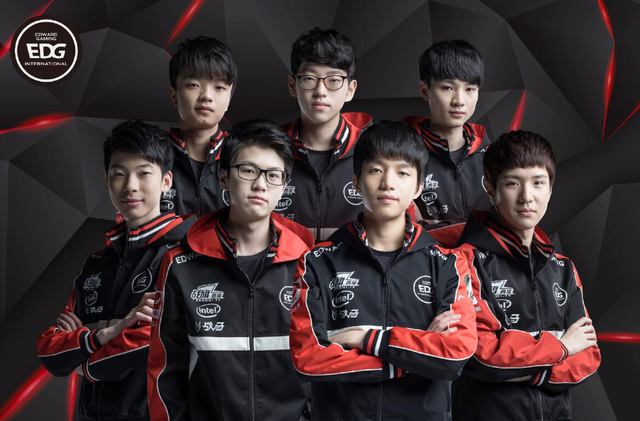 视线投向了 视线投向了